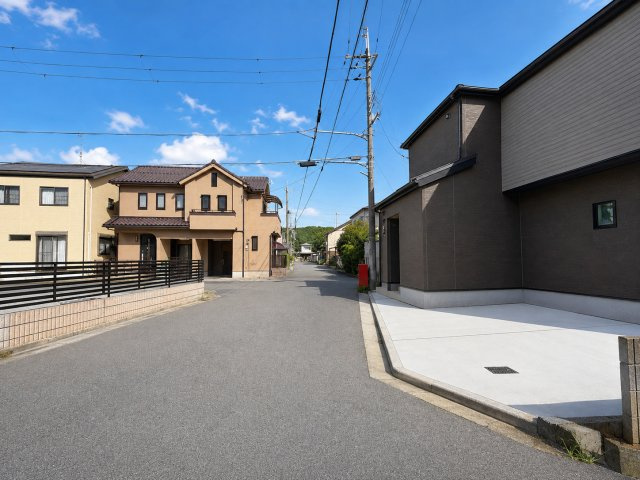 【カエデプラス不動産】東近江市長勝寺町　01期　全1棟の前面道路含む現地写真|現地写真（前面道路）9/10　撮影