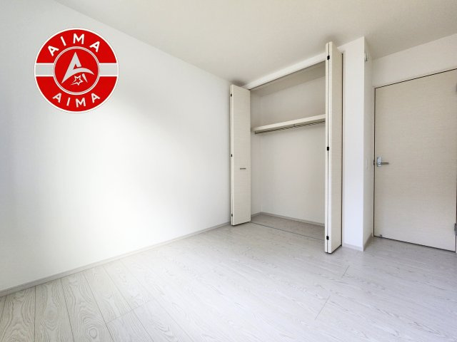 三養基郡上峰町大字坊所第10-1棟（6号棟）の内観：施工例|落ち着いた色調の洋室です。