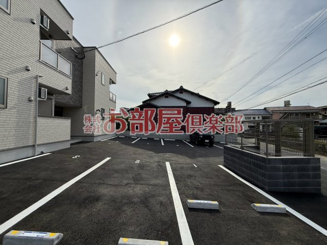 メゾンソレイユ久留米Aの駐車場