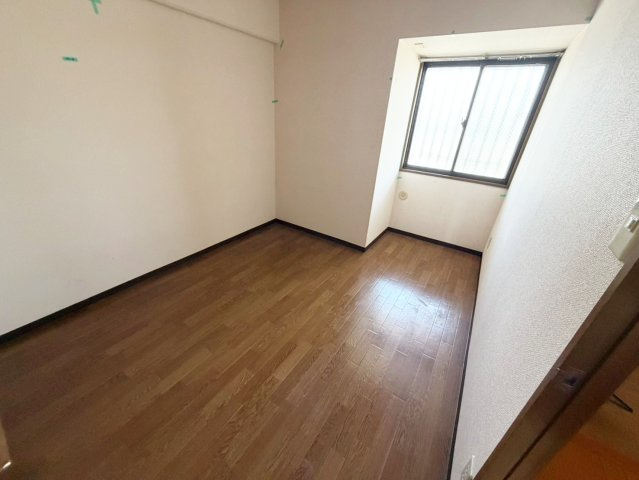 シャトレ千里の洋室