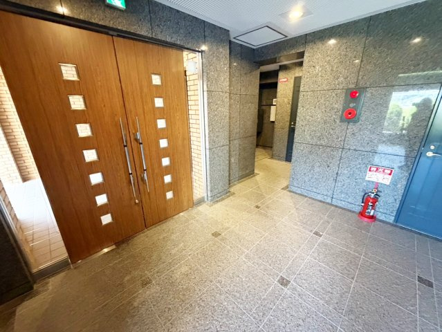 シャトレ千里のエントランス