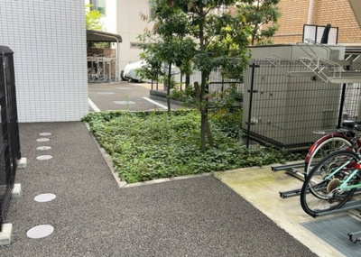 【庭】 | ＭＡＸＩＶ八王子ＤＵＥ | 物件によっては、入居者が個人的に使用できる専用庭がついているものもあります。また、住宅の中にある土間の部分を庭と呼ぶこともあります。庭の用途は住む人によって変わり、それによってデザインもさまざまです。