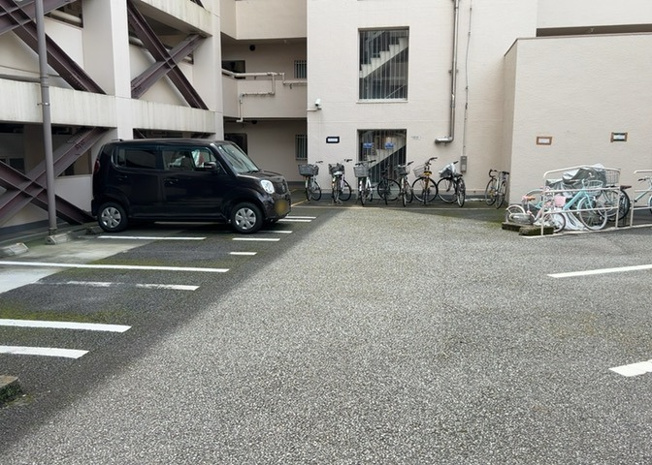 【駐輪場】 | 光ハイム | マンションの駐輪場は、事前に空きがあるか確認を取ると安心です。せっかく入居したのに駐輪スペースがない！なんてことになったら大変ですよね。そこで、内見時や購入前にはまず事前に確認しておくと良いでしょう。
