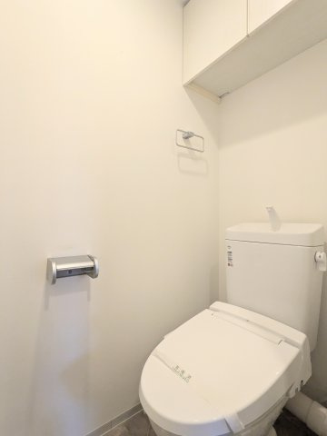 エルファーロ中野新井薬師のトイレ|落ち着いた色調のトイレです