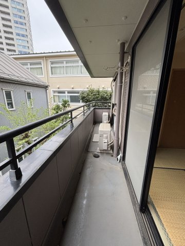 渋谷区本町３丁目の賃貸マンションのバルコニー|バルコニー付きです