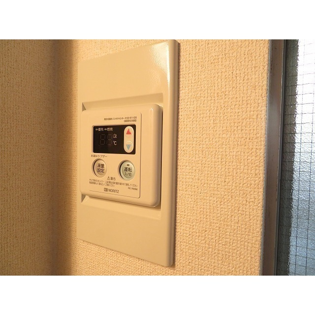 ソレイユ経堂の浴室|給湯器リモコン