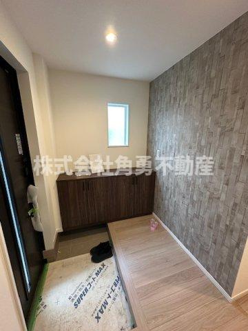 秦野市第3渋沢　新築一戸建て　1号棟の内観：施工例|《施工例》玄関内