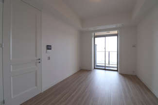 【洋室】 | グラングリーン大阪 THE NORTH RESIDENCE | 【洋室①】約10.5帖の洋室！約2.2帖のWIC完備です☆