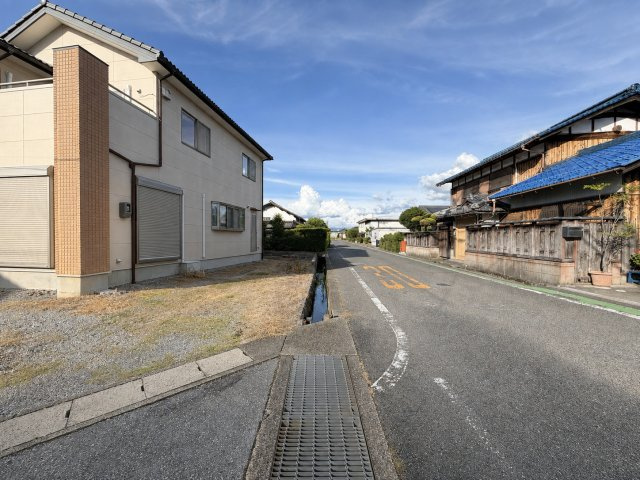 東近江市五個荘北町屋町の前面道路含む現地写真