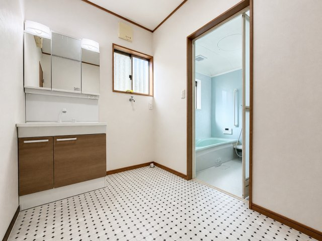 東近江市五個荘北町屋町の独立洗面台