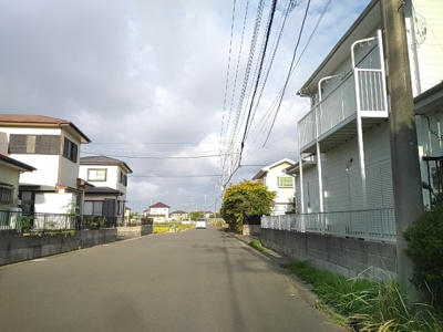 【前面道路含む現地写真】 | 九十九里町片貝　中古戸建 | 前面道路含む現地写真です