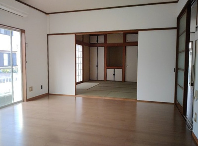 【居間・リビング】 | 九十九里町片貝　中古戸建 | ゆったり過ごせる居間です