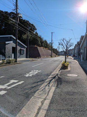 【前面道路含む現地写真】 | 東金市八坂台4丁目　中古戸建 | 前面道路含む現地写真です