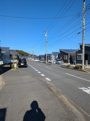 【前面道路含む現地写真】 | 東金市八坂台4丁目　中古戸建 | 前面道路含む現地写真です
