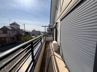 【バルコニー】 | 東金市下武射田　中古戸建 | バルコニーからの眺めを楽しみながら食事をしませんか