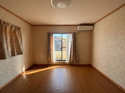 【洋室】 | 東金市下武射田　中古戸建 | ゆったりした洋室です