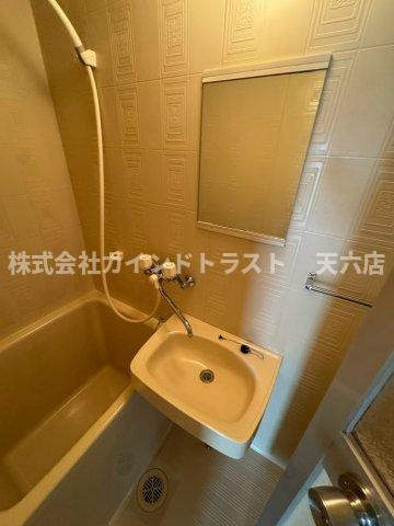 エルミタージュの洗面所|コンパクトで使いやすいお風呂です