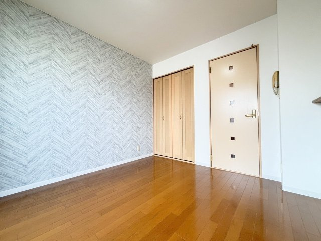 サンキャッスル十三の洋室