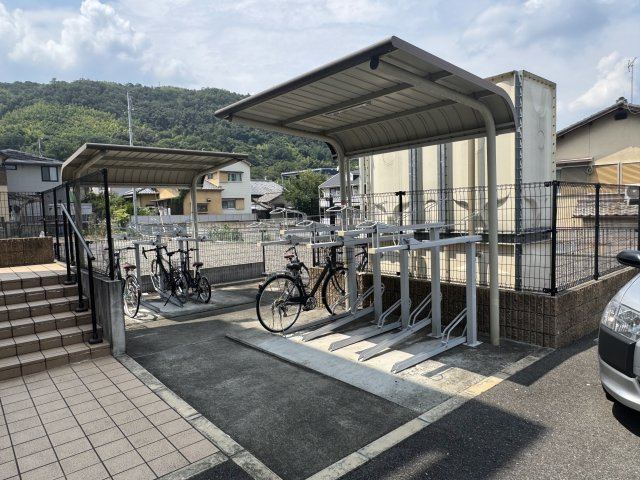 クレイノセントコージア山崎の駐輪場