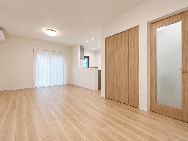 京都市西京区松室扇田町戸建の居間・リビング