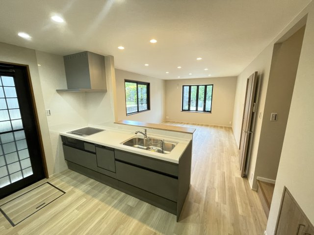 京都府京都市西京区御陵峰ケ堂町3丁目32-7の居間・リビング