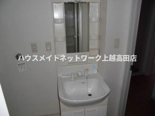 ヴィラージュⅡの独立洗面台|洗髪洗面化粧台