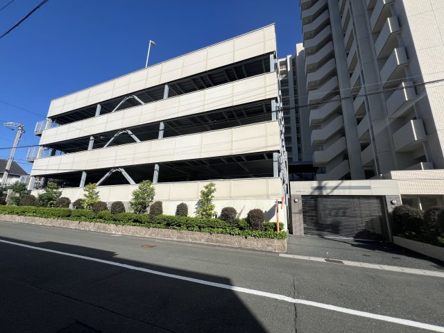 プレミスト佐藤　の駐車場|マンションの北側には自走式駐車場が設置されています。
