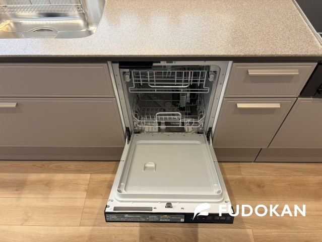 山形市あかねヶ丘１丁目【新築建売】の設備|食洗器は家事効率をアップできます。お皿洗いの家事の時間が減り、家族との時間が増えそうです。なんと節水効果もありますのでダブルで家庭にやさしい！