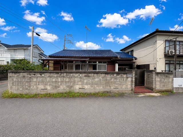 茂原市高師　中古戸建の前面道路含む現地写真|※画像の一部はAIを用いて加工・編集しています。実際の状況と異なる場合がありますので、ご了承下さい。