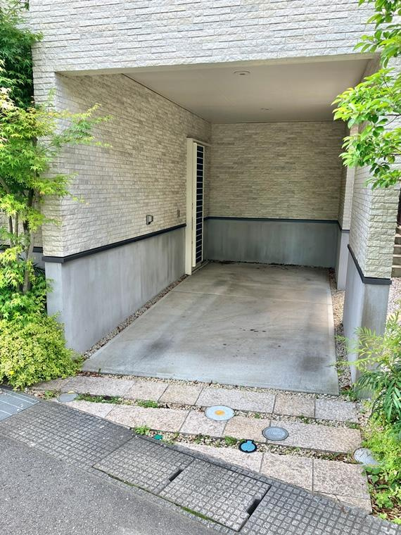 千代ヶ丘戸建の駐車場