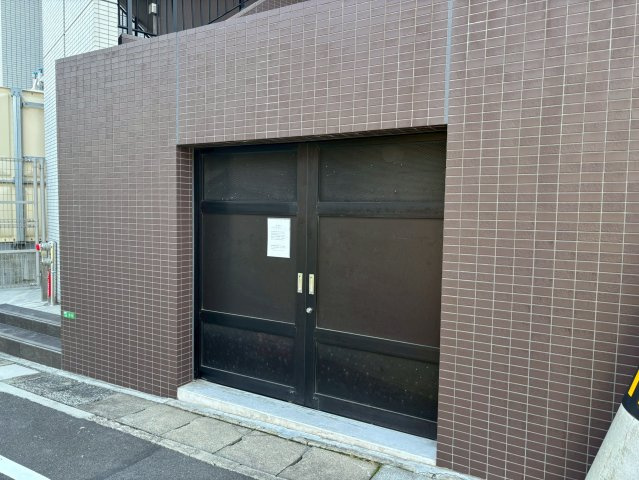トラストネクサス生野町のその他共用部分|ゴミステーション。ゴミ回収サービスに間に合わなかったときも安心。ご自身で持ち運ぶことも可能です。