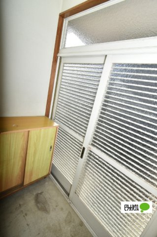 西村貸住宅の玄関