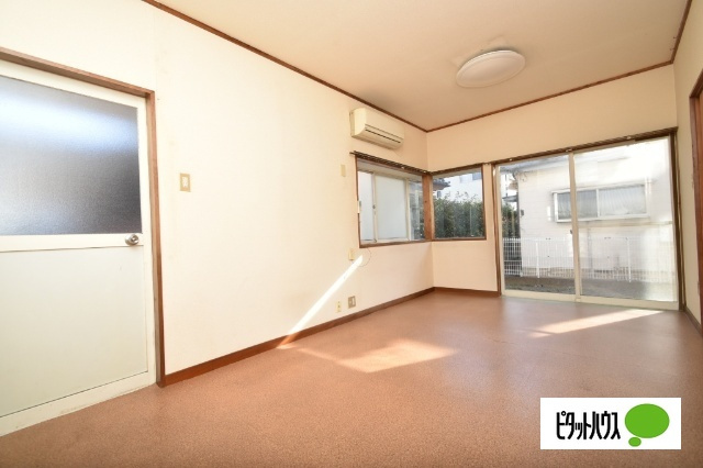 西村貸住宅の居間・リビング