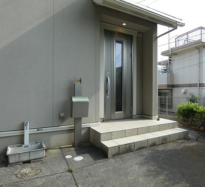 【エントランス】 | 三鷹市中原２丁目戸建（ウエスト） | エントランス