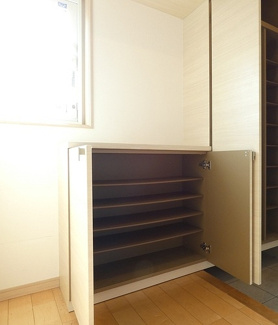 【その他】 | 三鷹市中原２丁目戸建（ウエスト） | 下足入