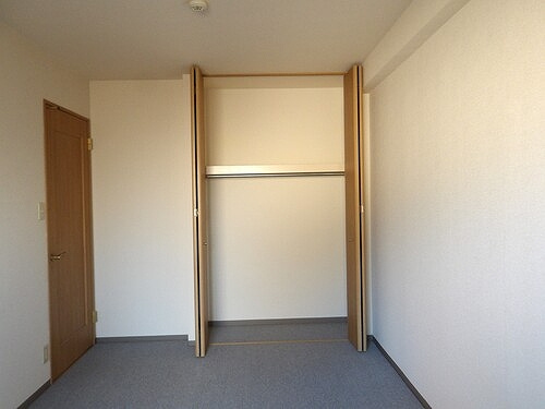 ライオンズマンション千葉グランドタワーの収納|クロゼット（洋室約7.1畳）　※同タイプ別部屋