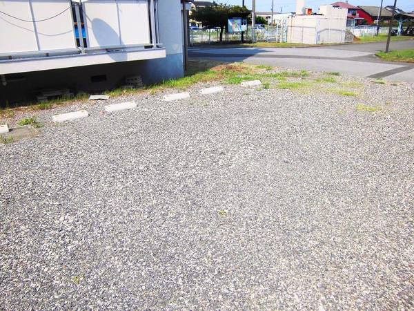 ビレッジハウス西萩原1号棟の駐車場