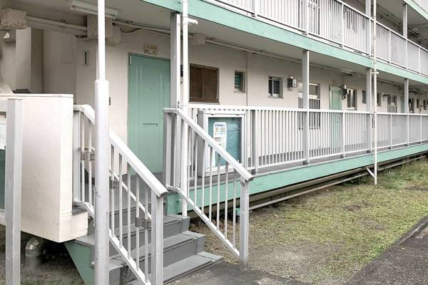 ビレッジハウス東野2号棟のエントランス