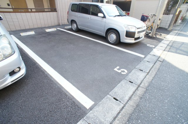 スカイヴィレッヂ1の駐車場