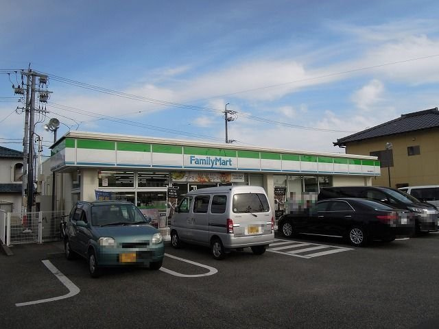 ミルト　ブリーゼの周辺|ファミリーマートまで750m