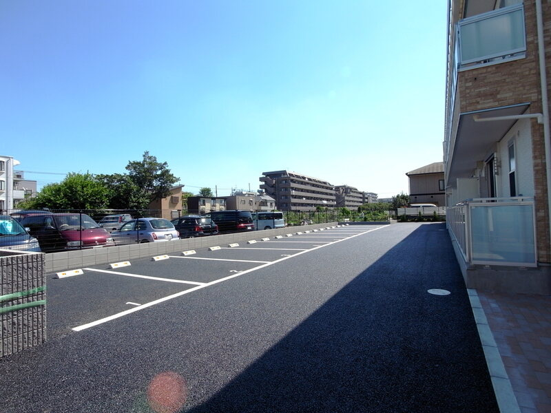 リブリ・Ajisaiの駐車場