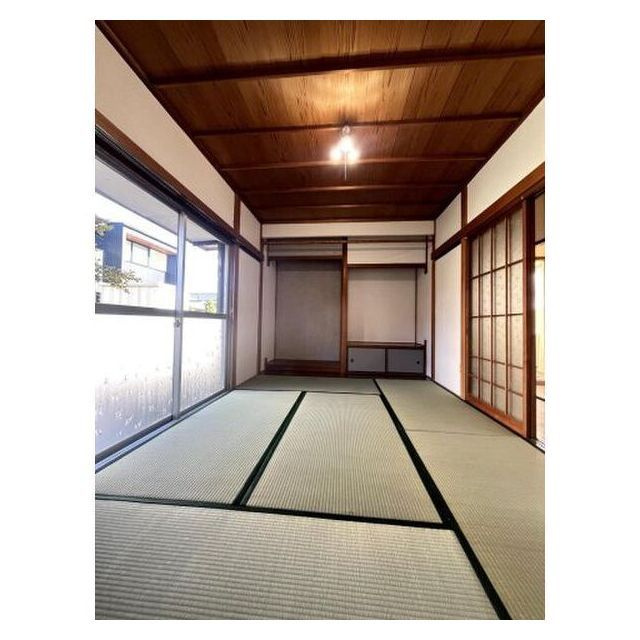 岐阜市中２丁目の一戸建ての居間・リビング