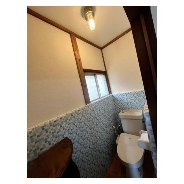 岐阜市中２丁目の一戸建てのトイレ