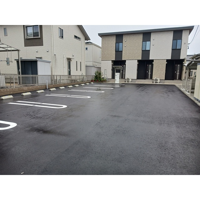岐阜市蔵前４丁目のアパートの駐車場