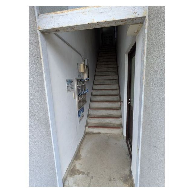 アレーズ岐阜北A棟のエントランス