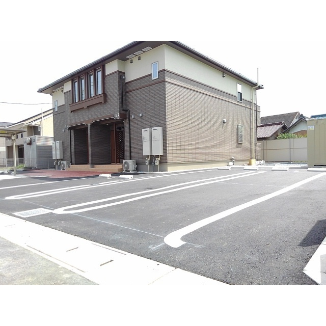 瑞穂市牛牧のアパートのエントランス
