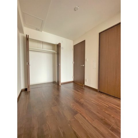 岐阜市蕪城町の賃貸マンションの居間・リビング|南洋室