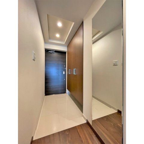 岐阜市蕪城町の賃貸マンションの玄関|シューズボックス