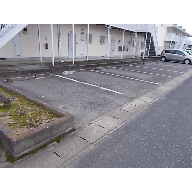 メゾン須賀Ⅰ，Ⅱ棟の駐車場