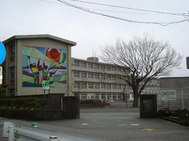 サンパレスの周辺|その他「御殿場南小学校まで630m」
